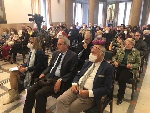 Le prime file della platea con autorità e ospiti