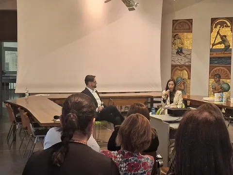 La sala in ascolto durante la presentazione di Educare la Salute Mentale
