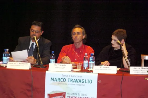 Al tavolo dei relatori con Marco Travaglio per la presentazione di “Intoccabili”